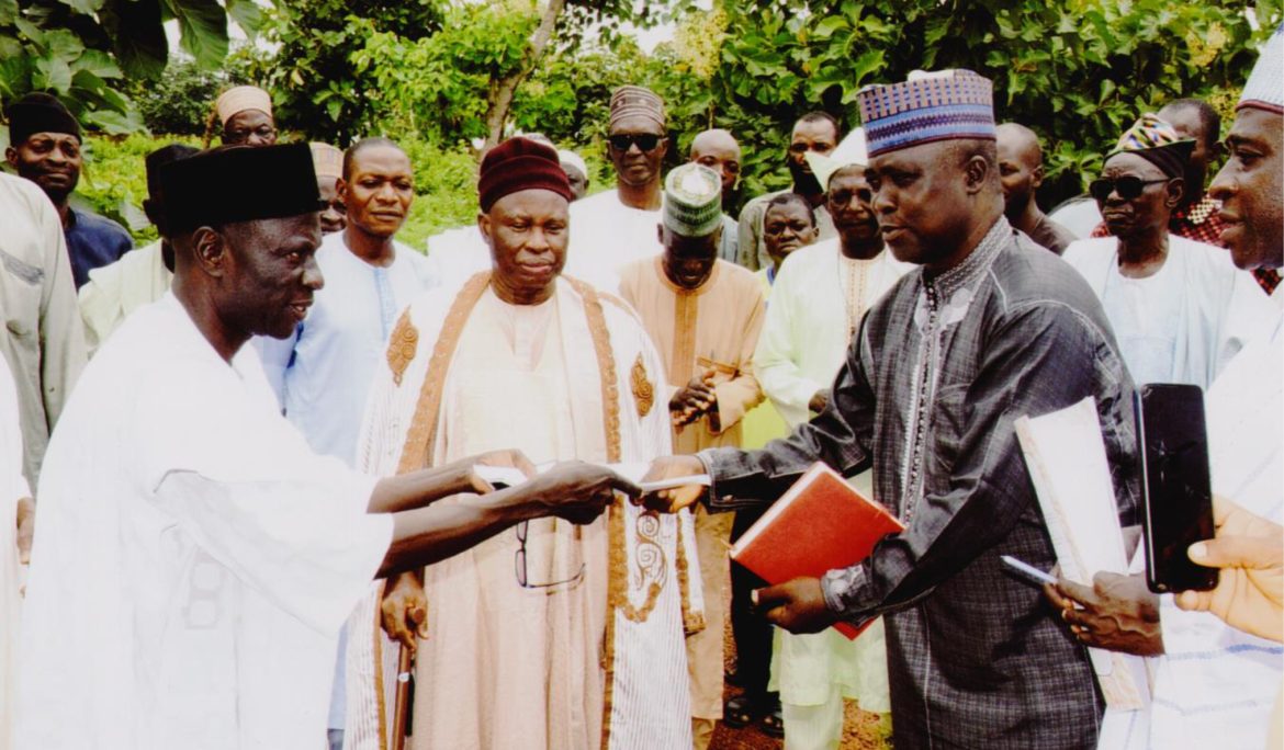 Faculty of Agric Delegation on a Courtesy visit to HRH, the Osuko of Obi 2021